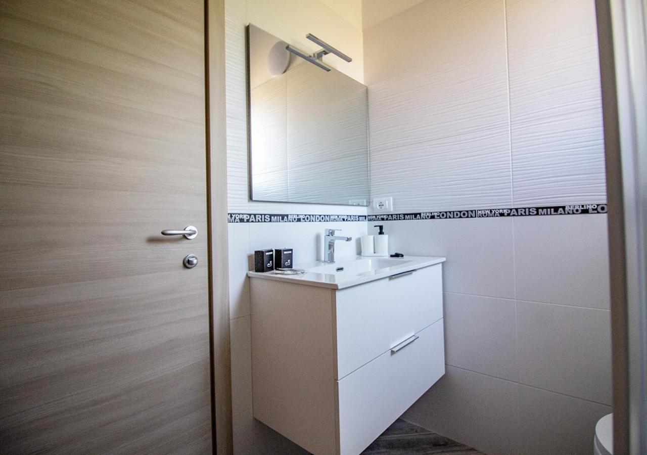 Athena Rooms - Parcheggio Privato Bologne Extérieur photo