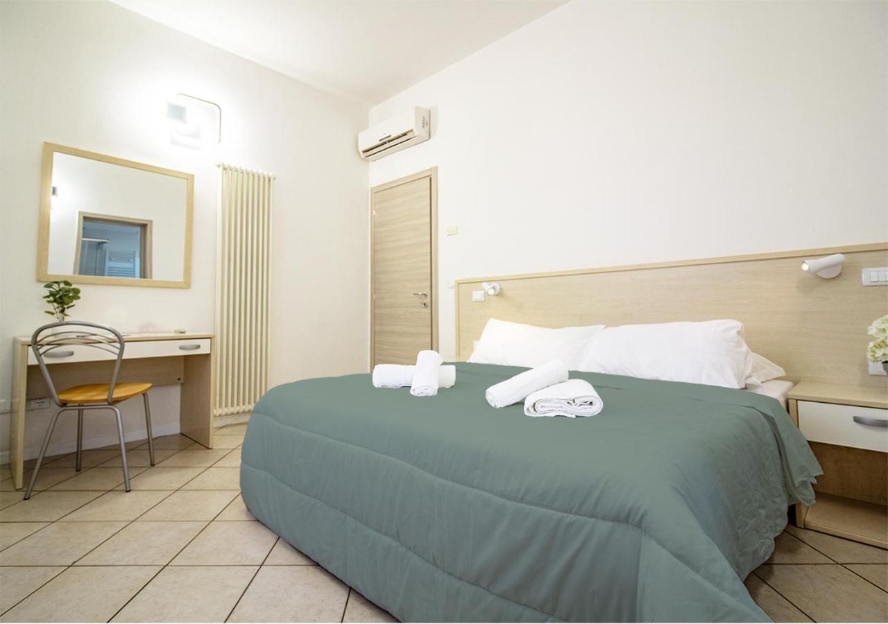 Athena Rooms - Parcheggio Privato Bologne Extérieur photo