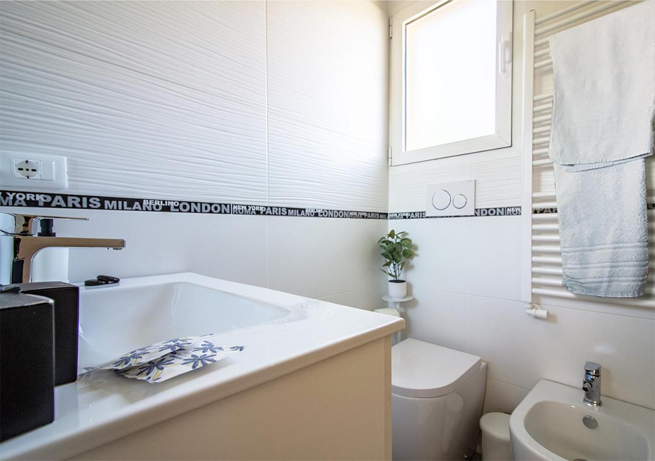 Athena Rooms - Parcheggio Privato Bologne Extérieur photo